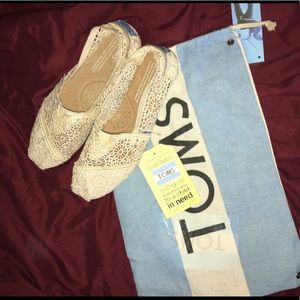 BRAND NEW TOM’S NWT